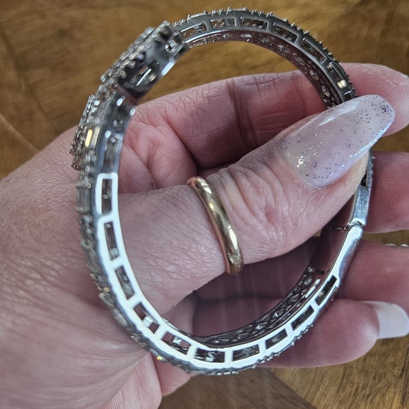 Heart cubic zirconia bangle - Picture 3 of 12